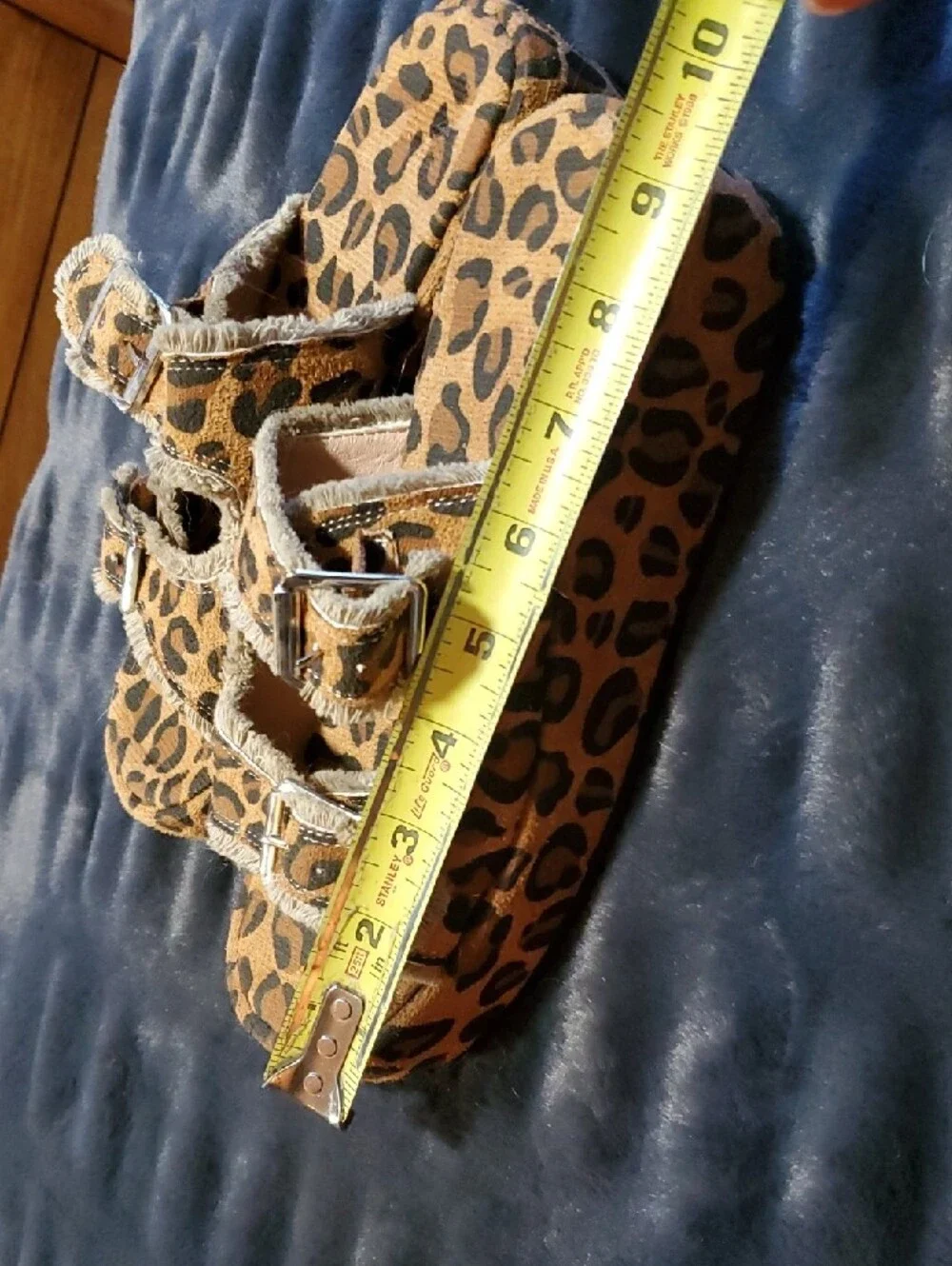 Womens  Leopard Print Buckle Sandals - Tan/Black